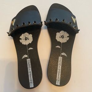 Ipanema black , rubber studded flip flops